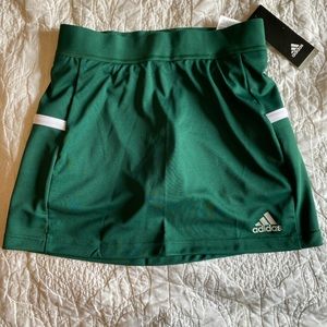 Kelly green golf/tennis skirt with shorts and ball pocket
